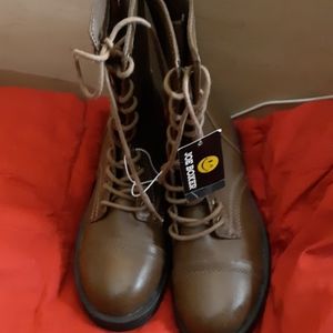 Combat style boots